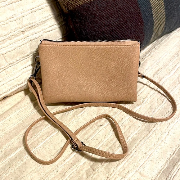 Riley Crossbody by Jen & Co  - Vegan Leather, Eco-Friendly Handbag - Picture 1 of 12